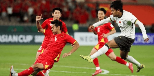 2-0，3-1！亚洲杯疯狂一夜！日本晋级卡塔尔出局，国足出线创历史