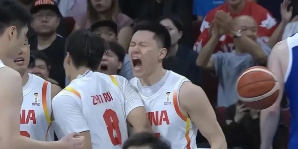 开云体育官网-男篮1人被赞：很像黑人球员，弹速快，身体壮，会卡位，拼抢积极