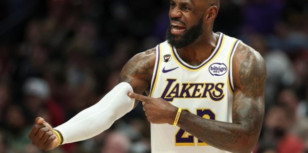 开云体育直播运营平台-就在今天，又一个79年NBA独一无二的纪录，被41岁詹姆斯达成了